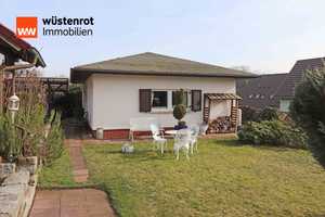 EINFAMILIENHAUS MIT FERIENWOHNUNG UND ZWEI FERIENHÄUSER MIT TOPAUSSTATTUNGEN AUF GROSSEM GRUNDSÜCK – Ostvorpommern (Kreis) – Vorschaubild 4