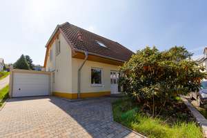 Energieeffizientes A+ Einfamilienhaus in idyllischer Lage – bezugsbereit & familienfreundlich – Die vollständige Adresse der Immobilie erhältst du vom Anbieter., 55270 Engelstadt – Vorschaubild 1