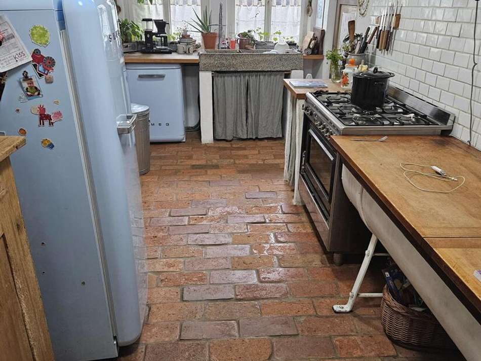 EG: Küche mit Gartenzugang