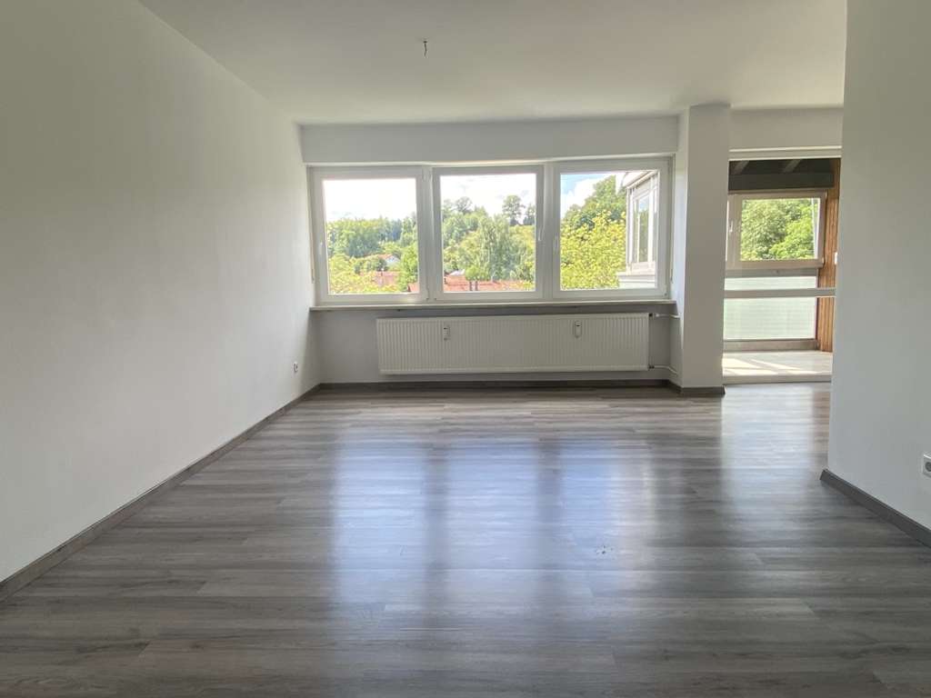 Immobilie in Trostberg - Renovierte großzügige 3 Zi ETW ruhig, Loggia - Bild 3