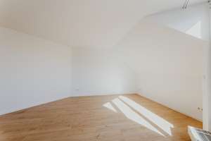EIN RÜCKZUGSORT ÜBER DEN DÄCHERN – HELLE 2-ZIMMER-WOHNUNG MIT ZWEI SONNENLOGGIEN – Die vollständige Adresse der Immobilie erhältst du vom Anbieter., 81927 Englschalking, München – Vorschaubild 17