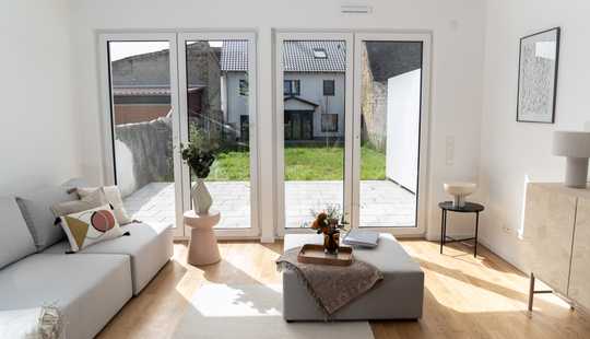 Bild von Bezugsfertiges Neubau-Familienhaus mit großem Garten, Terrasse & Loggia *KfW 55 EE*