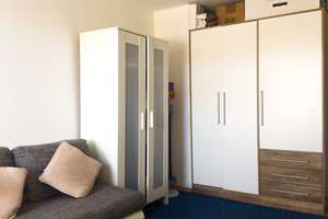Möblierte 2-Zimmer-Dachgeschosswohnung in Duisburg-Neudorf Nord – Lützowstraße 10, 47057 Neudorf-Nord, Duisburg – Vorschaubild 2