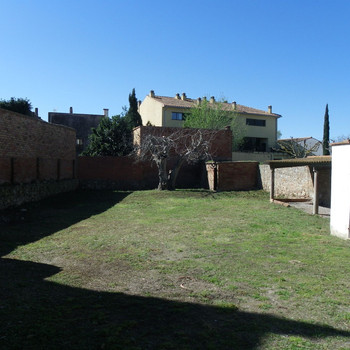 FINCAS VILA SEIT 1966.WOHNUNG im Herzen des Empordà gelegen. GROSSER GARTEN