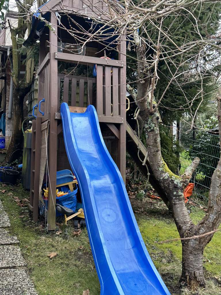 Immobilie in Nachrodt-Wiblingwerde - Freistehendes Zweifamilienhaus mit großem Garten, zwei Garagen & sehr gute Aufteilung - Bild 1