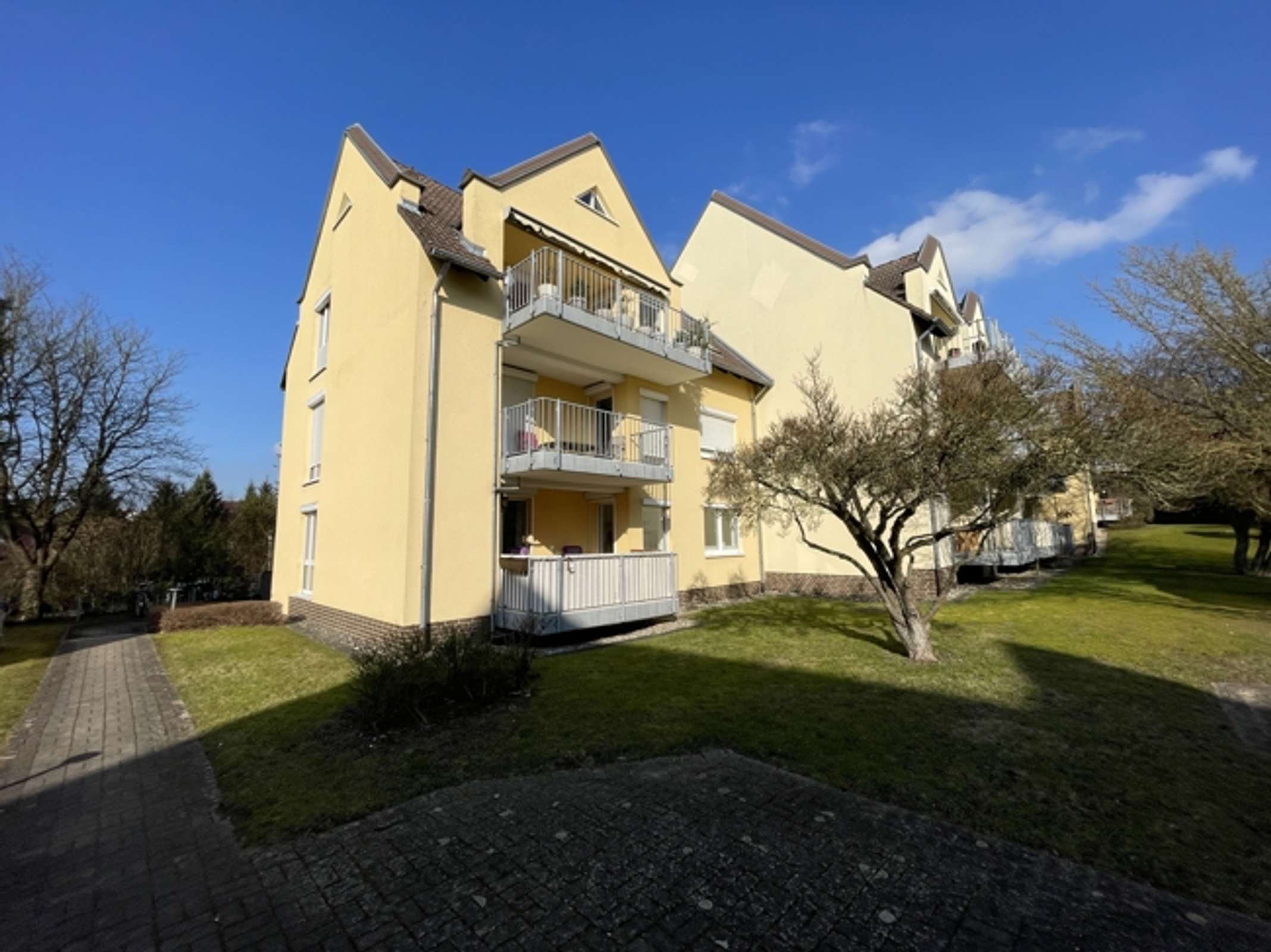Sonnige 3-Zimmer-Eigentumswohnung mit Balkon und TG-Stellplatz in beliebter Lage von Geismar