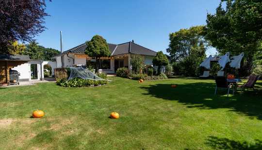 Bild von Wert trifft Weitblick: 867 m² Baugrundstück mit modernisiertem Haus – 30 % unter Marktwert