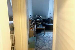 *Helle 4 Zi-DG- Altbauwohnung mit kl. Balkon, Zentrale Lage* – Schwalbacherstr. 57, 65187 Mitte, Wiesbaden – Vorschaubild 14