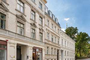 3-Zimmer-Altbauwohnung am Hackeschen Markt mit hohen Decken & französischem Balkon – Die vollständige Adresse der Immobilie erhältst du vom Anbieter., 10178 Mitte (Ortsteil), Berlin – Vorschaubild 7