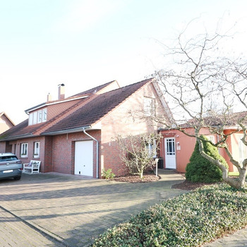 TTopgelegenes, schickes Wohnhaus mit Einliegerwohnung/Praxis, Garage und schönem Garten -Kantgebiet-