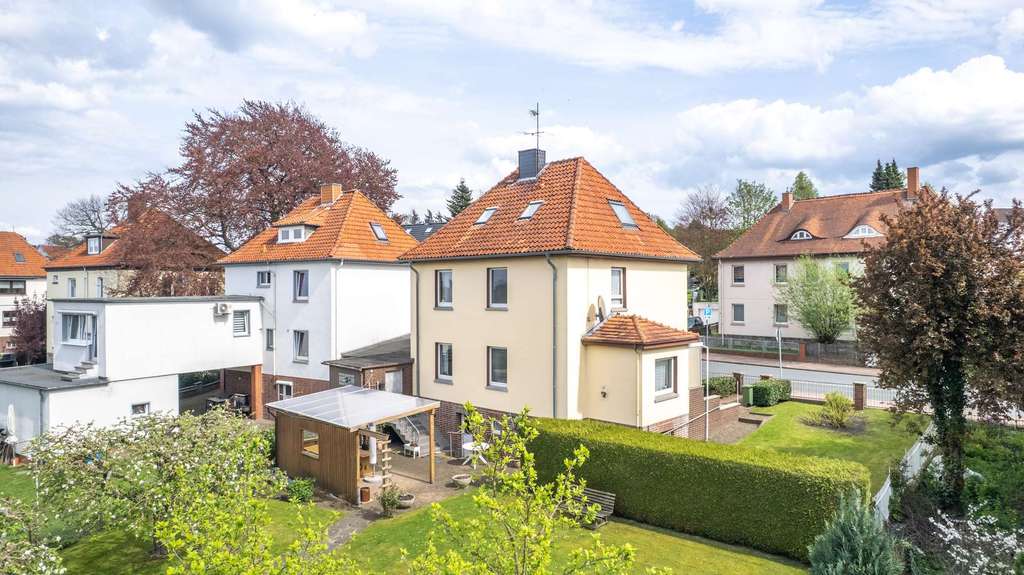 Immobilie in Obernkirchen - Großzügiges Einfamilienhaus mit idyllischem Garten und vielseitigem Raumangebot - Bild 2
