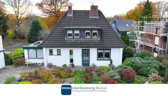 Bild von Charmantes Einfamilienhaus auf attraktiven Hanggrundstück mit Carport