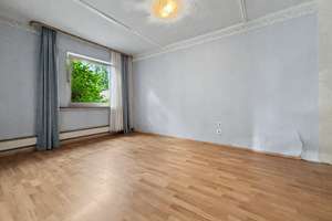 Renovierungsbedürftiges Einfamilienhaus mit 2 Garagen - ideal für Familien - in Nürnberg-Gebersdorf – Die vollständige Adresse der Immobilie erhältst du vom Anbieter., 90449 Röthenbach West, Nürnberg – Vorschaubild 13