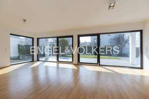 Hochwertiges Traumhaus in Frankfurt: Exklusive Residenz zwischen urbanem Komfort und Naturidylle – Die vollständige Adresse der Immobilie erhältst du vom Anbieter., 60438 Kalbach-Riedberg, Frankfurt am Main – Vorschaubild 1