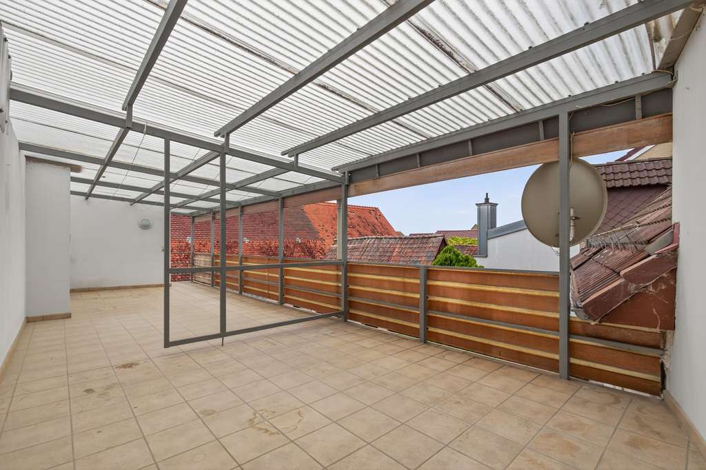 Immobilie in Linkenheim-Hochstetten - Zweifamilienhaus mit großem Grundstück, Scheune und Dachterrasse in  Linkenheim-Hochstetten - Bild 2
