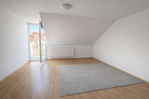 Frei werdende Maisonette-Wohnung in Schleußig mit Balkon – Die vollständige Adresse der Immobilie erhältst du vom Anbieter., 4299 Schleußig, Leipzig – Vorschaubild 2