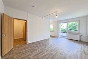 ** AB SOFORT ** - frisch renovierte 1-Zimmer-Wohnung mit Balkon und Dusche! – Ringstraße 211, 4209 Grünau-Mitte, Leipzig – Vorschaubild 1
