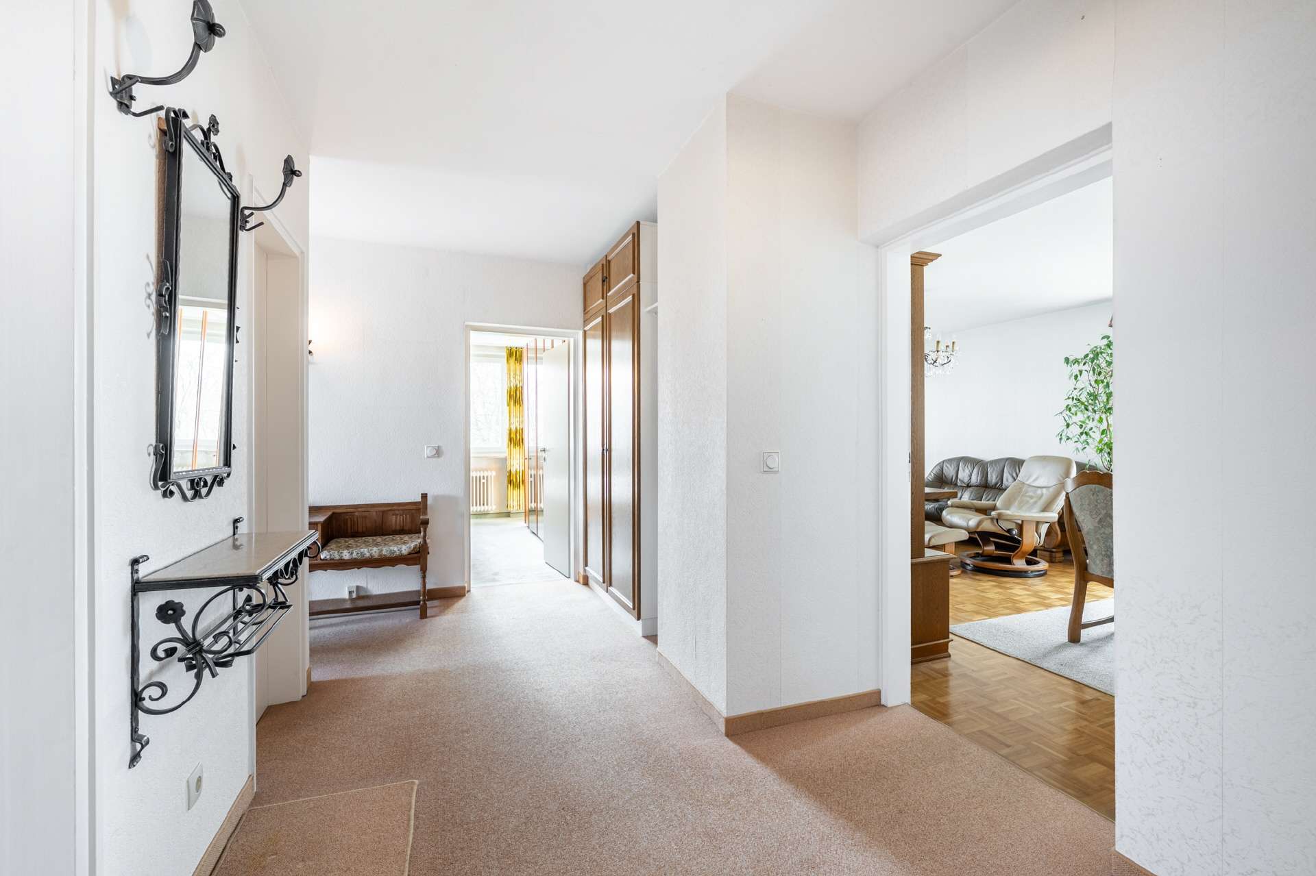 AIGNER - Gut geschnittene 4-Zimmer-Wohnung mit zwei Balkonen in Allach, München – Bild 2