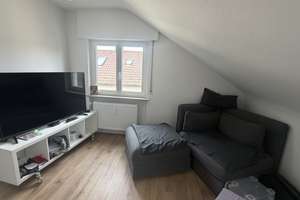 Schöne helle offene 1 -Zimmer Dachgeschosswohnung 