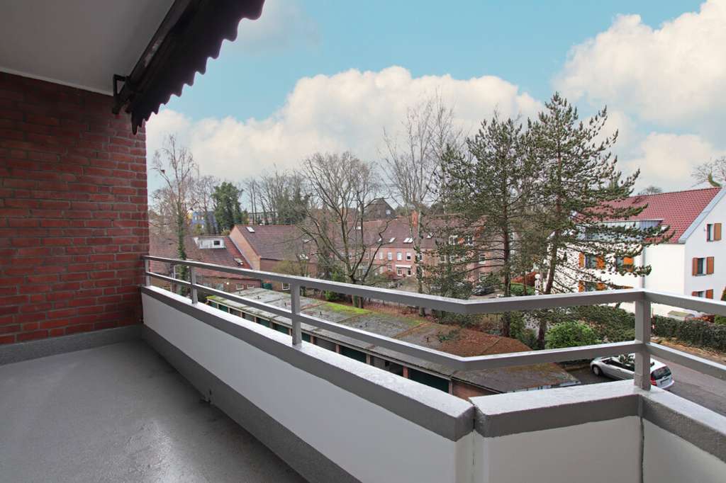 Immobilie in Bad Schwartau - „Großzügiges Wohnglück in Bad Schwartau – Loggia, Fahrstuhl & Top-Lage“ - Bild 3