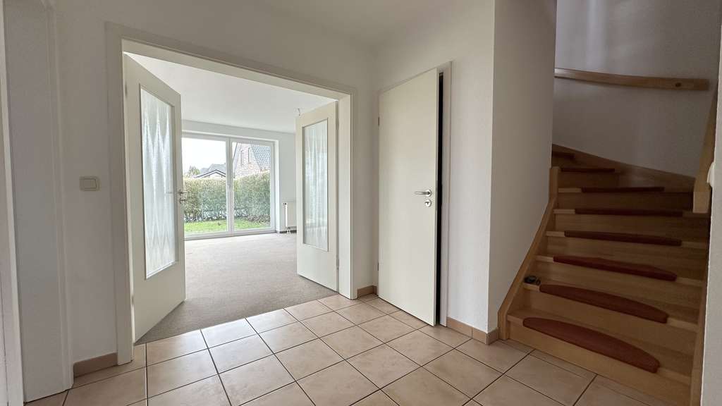 Immobilie in Wesenberg - Individuelle DHH mit vier Zimmern und Dach-Studio: Durchdachte Architektur, Top-Energieeffizienz - Bild 3