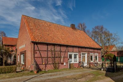 Fachwerkhaus mit Nebengebäude und Bauland nahe der Kreisstadt