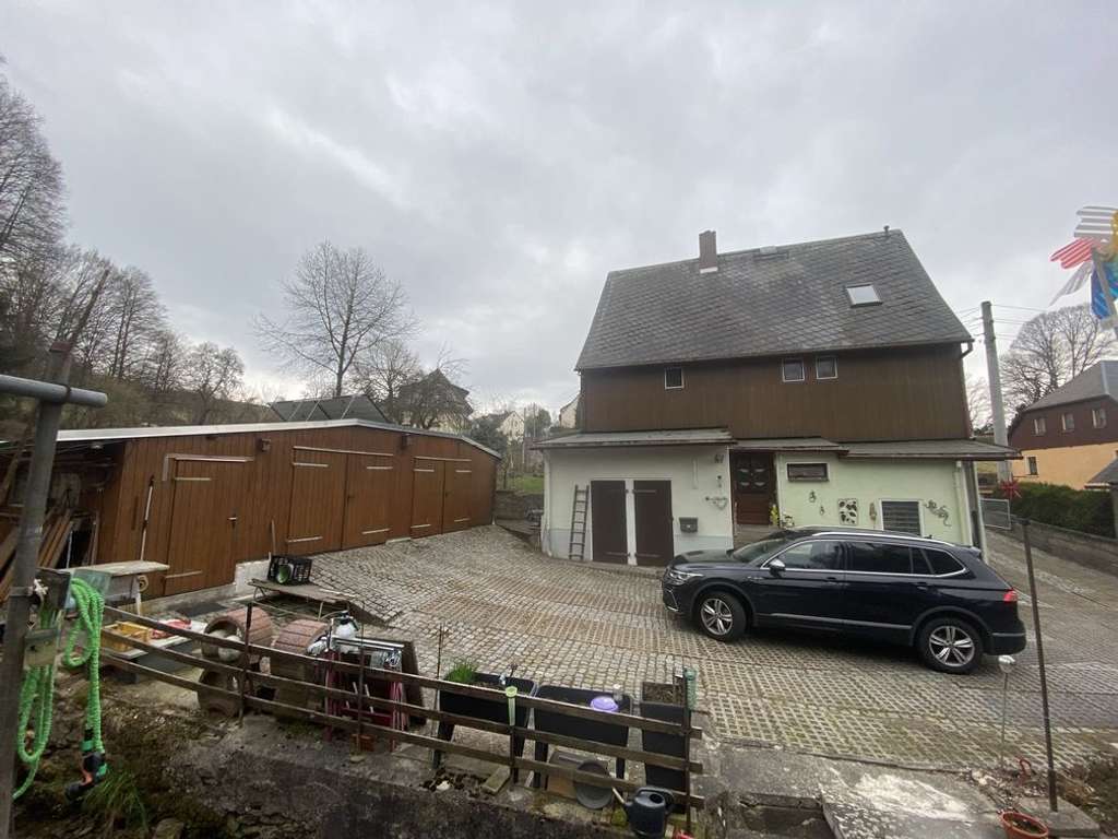 Immobilie in Grünhainichen - Einfamilienhaus mit Doppelgarage und schönem Garten - Bild 2