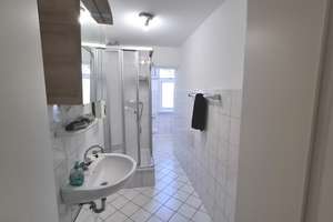 Tolle Etagen- Dachgeschosswohnung mit Nebenraum. Hier in Huttrop wohnt man gerne und zentral – Die vollständige Adresse der Immobilie erhältst du vom Anbieter., 45138 Huttrop, Essen – Vorschaubild 2