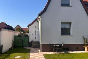 Charmantes Altbau-Reihenhaus in ruhiger Wohnlage – Die vollständige Adresse der Immobilie erhältst du vom Anbieter., 47475 Kamp-Lintfort – Vorschaubild 1