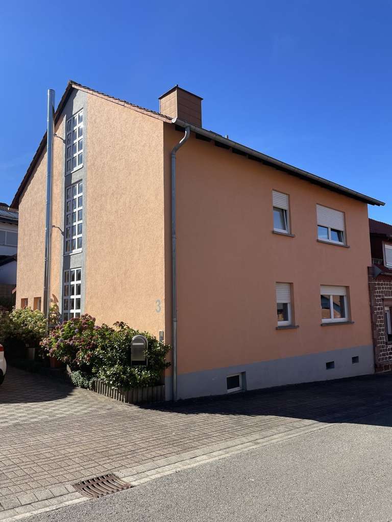 Immobilie in Clausen - Renoviertes, großzügiges Einfamilienhaus in sonniger Lage in Clausen - Bild 1