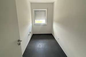 ! Modernes Reihenhaus mit viel Platz ** Effiziente Bauweise ** mit Garage * Provisionsfrei – Die vollständige Adresse der Immobilie erhältst du vom Anbieter., 92708 Mantel – Vorschaubild 3