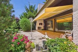 Repräsentative Unternehmer-Villa mit DG-ELW und Atelier in hervorragender und ruhiger Wohnlage