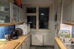 Garten-Sondernutzugsrecht, seltene Kombination: Bezugsfreie 2-Zimmer-Wohnung im 2. OG mit Balkon