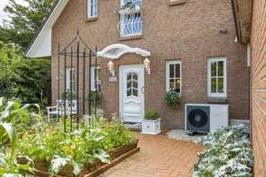 Hamburg-Sasel: Vielseitiges Einfamilienhaus mit traumhaftem, von Hagenbeck inspiriertem Garten – Die vollständige Adresse der Immobilie erhältst du vom Anbieter., 22393 Sasel, Hamburg – Vorschaubild 6
