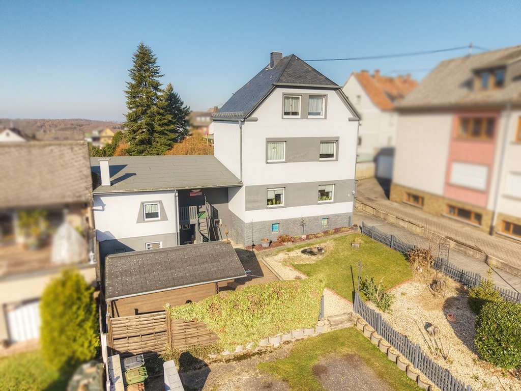 Immobilie in Hillscheid - Haus mit viel Platz für Familie und Hobbies - Bild 2