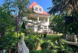 Hinteransicht der Villa Rosa