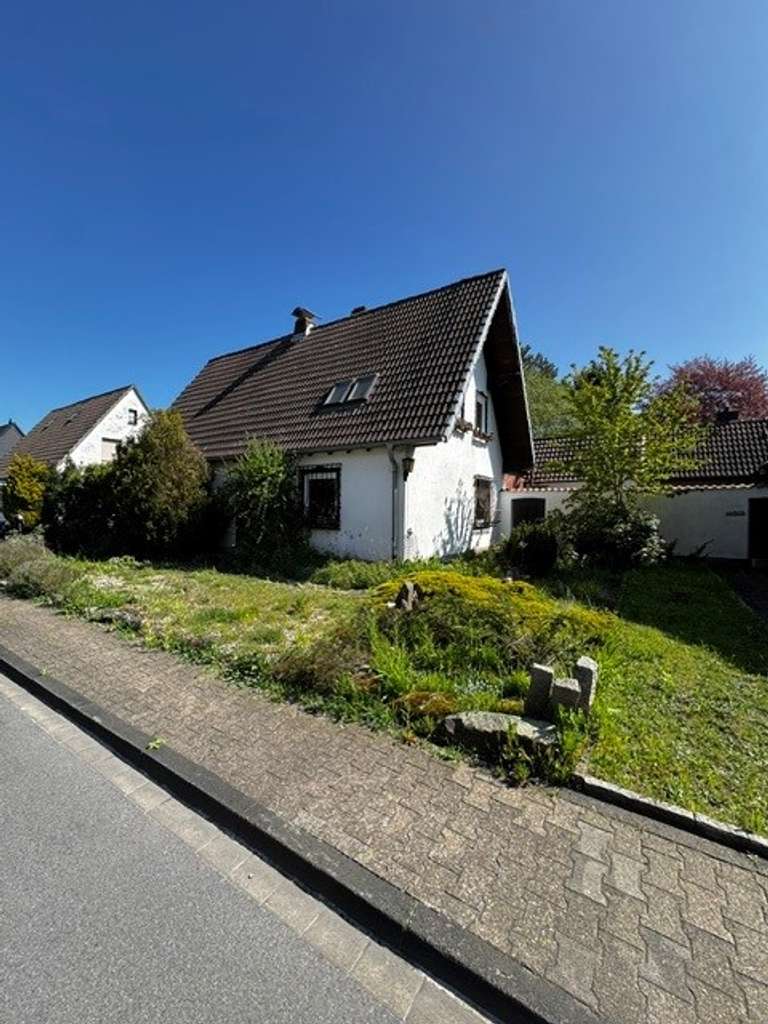Immobilie in Lünen - Freistehendes Einfamilienhaus mit Einliegerwohnung mit Traumgrundstück in Seenähe - Bild 0