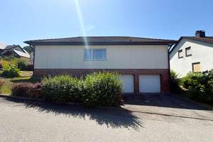 Bungalow mit schönem Garten und Doppelgarage in ruhiger Lage von Niederfüllbach – Die vollständige Adresse der Immobilie erhältst du vom Anbieter., 96489 Niederfüllbach – Vorschaubild 2