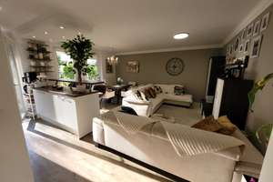 Helle 3-Zimmer-Gartenwohnung mit Terrasse in Unterföhring