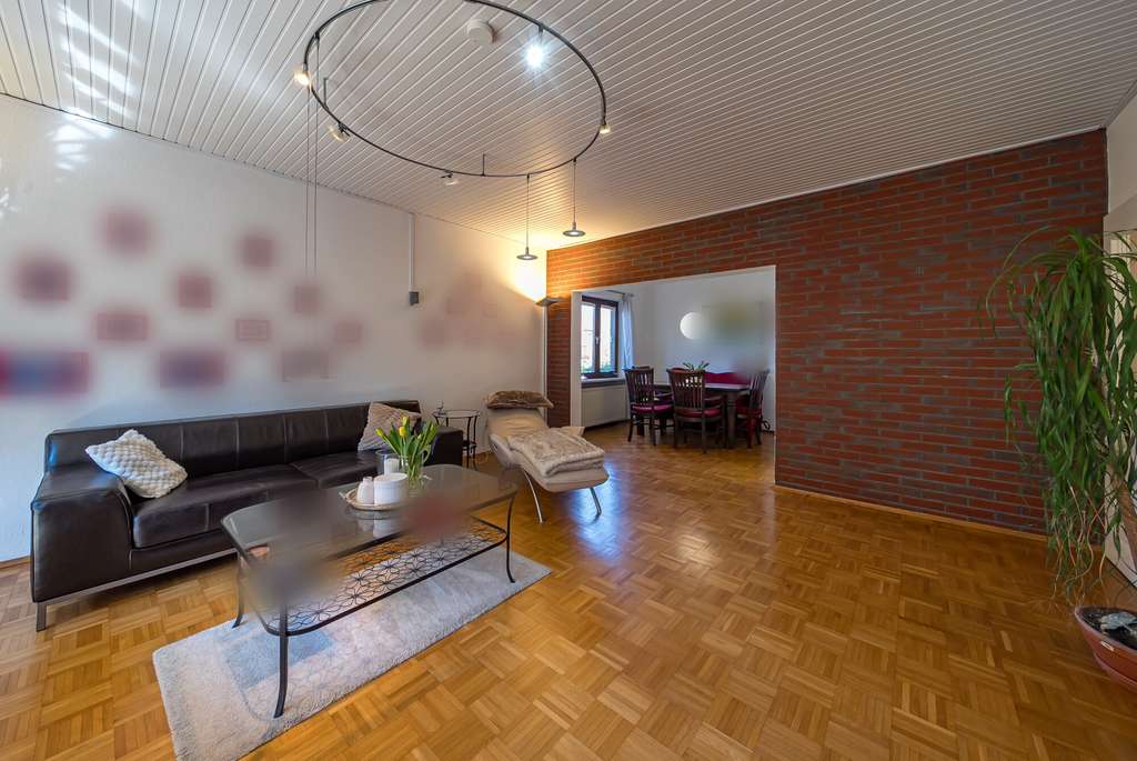 Immobilie in Ovelgönne - Großes & gepflegtes Einfamilienhaus mit Doppelgarage, Sauna, Kamin und mehreren Heizungsoptionen - Bild 2