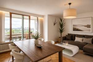 Skyline-Blick inklusive – tolle 4-Zi.-Whg. in bester Lage mit TG-Stellplatz, EBK und zwei Balkonen