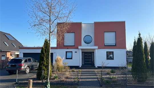 Bild von Einfamilienhaus mit Doppelgarage ohne Makler