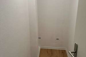 top sanierte 2-Zimmer-Wohnung mit Balkon, 58,47 m² Wohnfläche im 2. OG in Essen-Fischweiher – Fischweiher 20-32, 45307 Kray, Essen – Vorschaubild 3