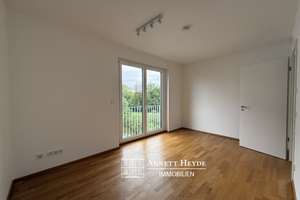 Ihr Blick in Grün und auf den Garchinger Mühlbach - zentrums- wie naturnah in Schwabing-Freimann – Die vollständige Adresse der Immobilie erhältst du vom Anbieter., 80939 Obere Isarau, München – Vorschaubild 20