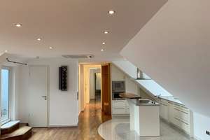 Stilvolles Penthouse in Derendorf: Große Dachterrasse & Einbauküche