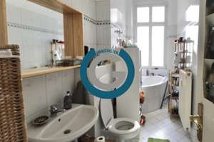 HOHE DECKEN, STUCK, HOLZDIELEN & BALKON – ZENTRALE LAGE MIT KIEZ-ATMOSPHÄRE - ZUR ZEIT VERMIETET – Niederbarnimstr. 2 eq, 10247 Friedrichshain, Berlin – Vorschaubild 1