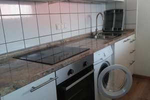 SONNIGE, MÖBLIERTE  2-ZKBB-WOHNUNG FÜR 1 BERUFSTÄTIGE PERSON ODER STUDENT/IN AB SOFORT FREI