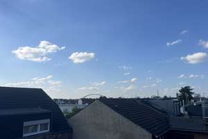 Schöne helle 3-Zimmer Dachgeschosswohnung in Düsseldorf-Hamm mit Balkon – Aderkirchweg 67, 40221 Hamm, Düsseldorf – Vorschaubild 1