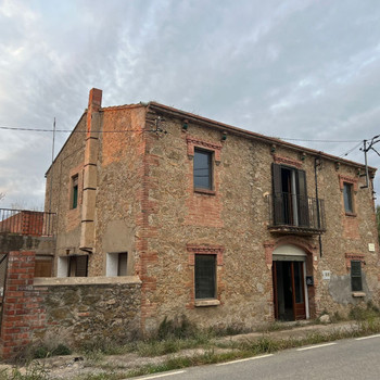 Dorfhaus in La Tallada dEmpordà renovierungsbedürftig