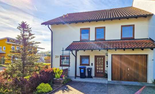 Großzügige, familienfreundliche Doppelhaushälfte mit Garage & sonnigem Garten